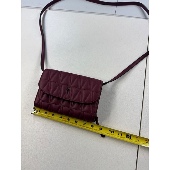 Simply Vera Vera Wang Burgundy Quilted Crossbody Bag Purse Small Flap - Picture 4 of 8